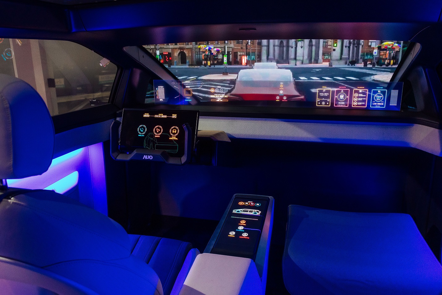 AUO has been named Top 100 Global Innovators by Clarivate for the fourth consecutive year,highlighting patent strategy in frontier of technology and green innovation. The photo shows AUO's smart cockpit, featuring the strength of Micro LED technology in various dimensions and applications. Additionally, AUO has obtained 4,500 energy conservation and carbon reduction patents worldwide, with the proportion of Micro LED annually issued patents exceeding 80 percent in 2024.